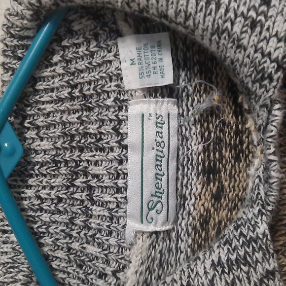 WOMEN'S KNITTED SWEATER LONG SLEEVES.  SHENANIGANS - Picture 3 of 5